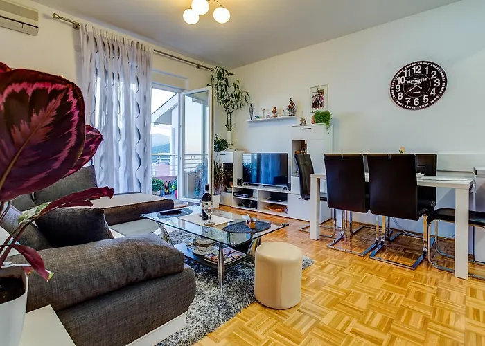 Bay Line Apartment