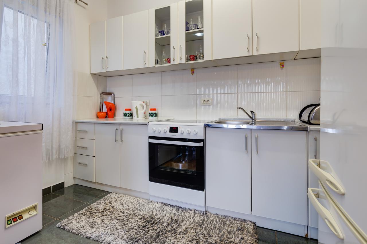 Bay Line Apartment *